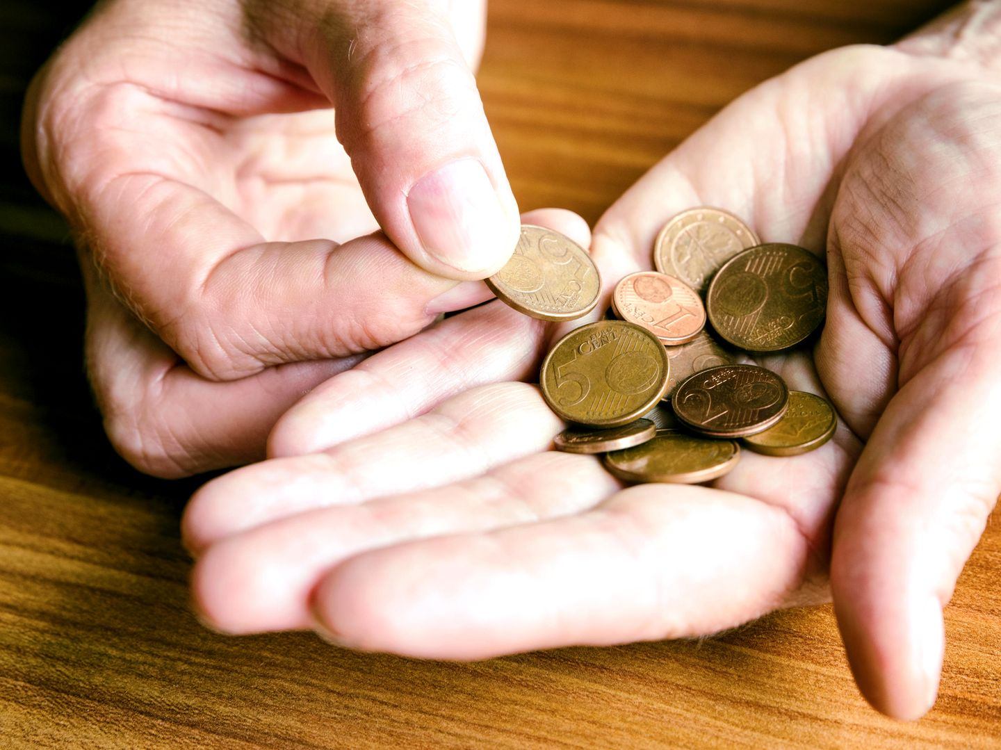ここでは、簡単にできるお金の節約術8選をご紹介します。
